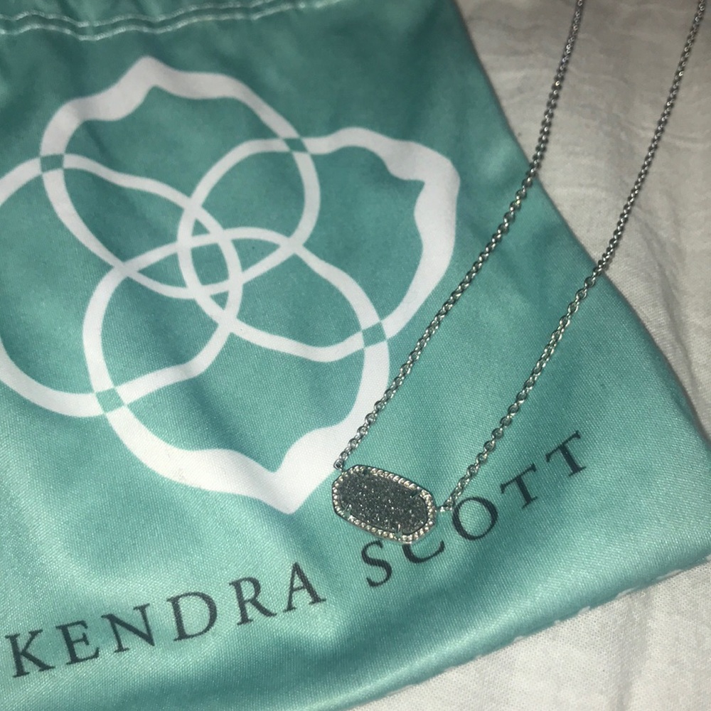Kendra Scott necklace